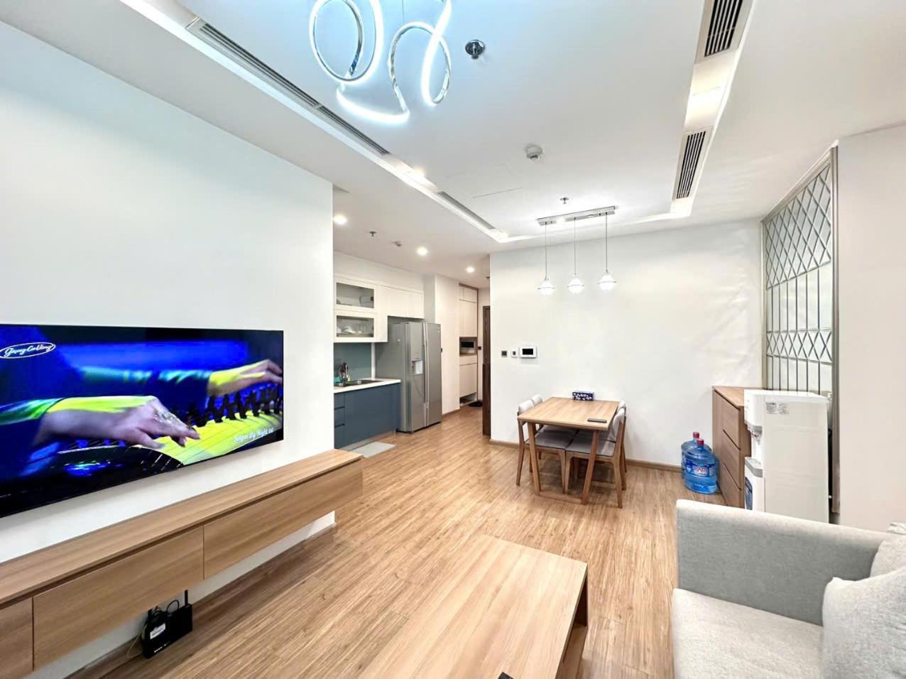 Luxury Apartment In Vinhomes Metropolis 河内 外观 照片