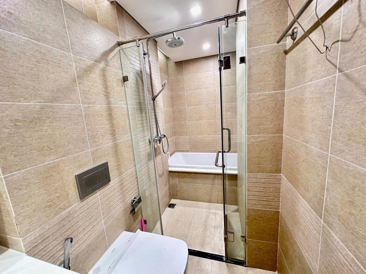 Luxury Apartment In Vinhomes Metropolis 河内 外观 照片